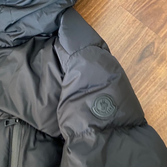BRAND NEW MONCLER WINTER JACKET - Picture 6 of 8